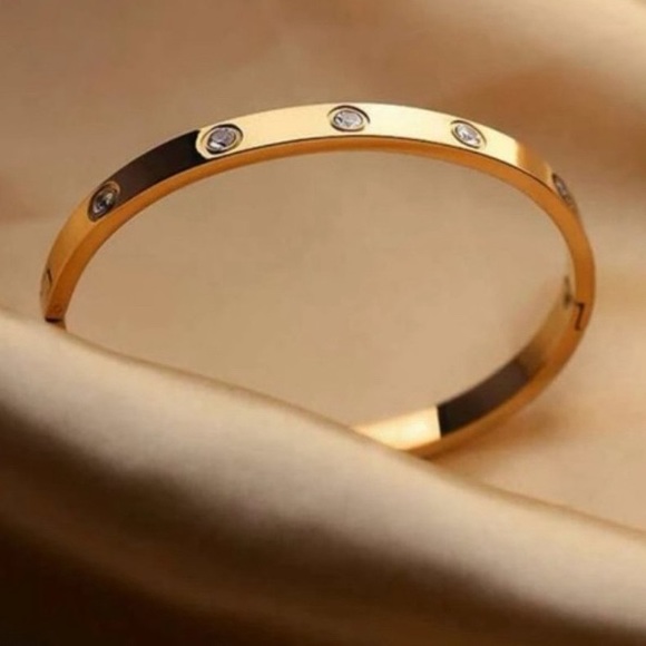 Sparkling Splendor Yellow Gold Rhinestone Bangle New - Picture 3 of 4